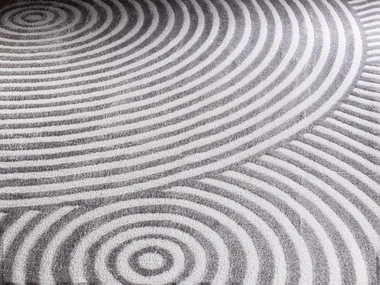 Geometric Light Gray Soft 5' x 7' Area Rug