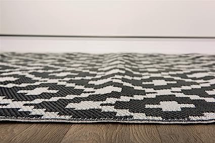 Maui Contemporary Geometric Reversible Crease-Free Waterproof Premium Recycled Plastic Outdoor Rugs - 3' x 5'