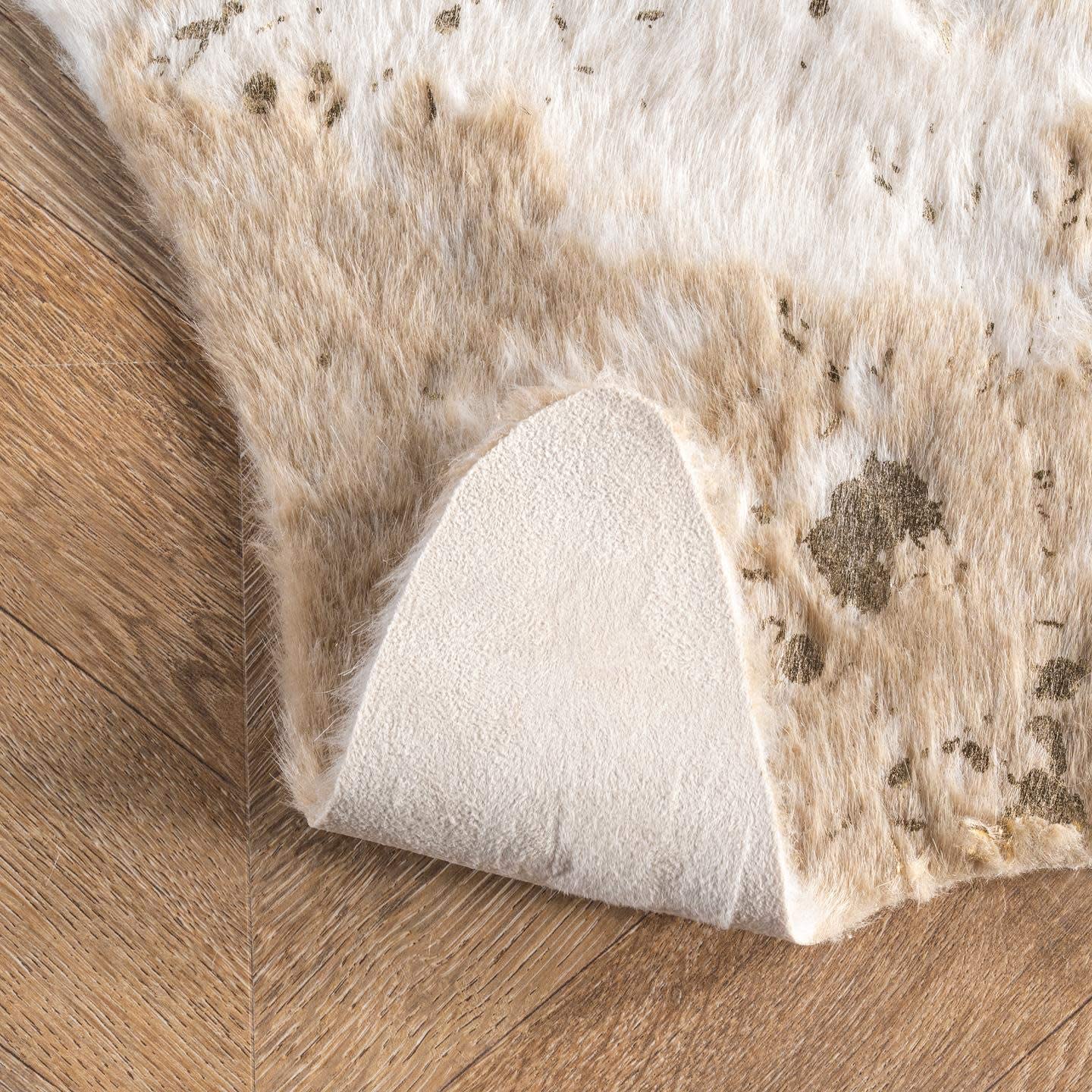 Faux Cowhide Shaped Rug Off-white