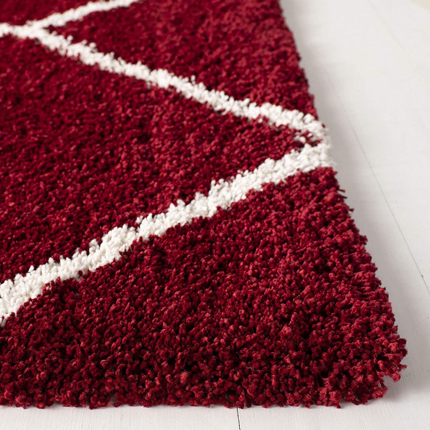 Diamond Trellis Red/Ivory Soft Plush Shag Area Rug 2-inch Thick