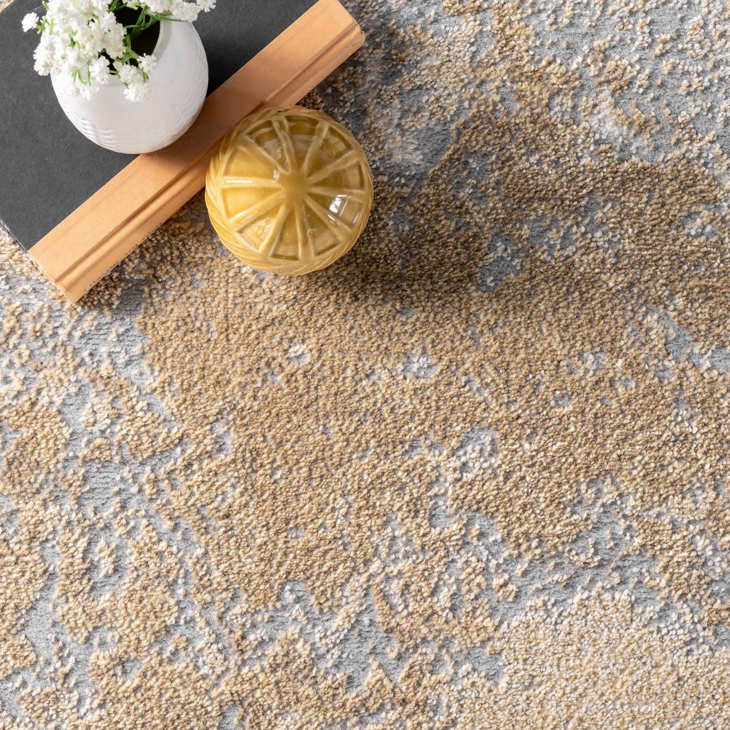 Cyn Abstract Area Rug, Gold