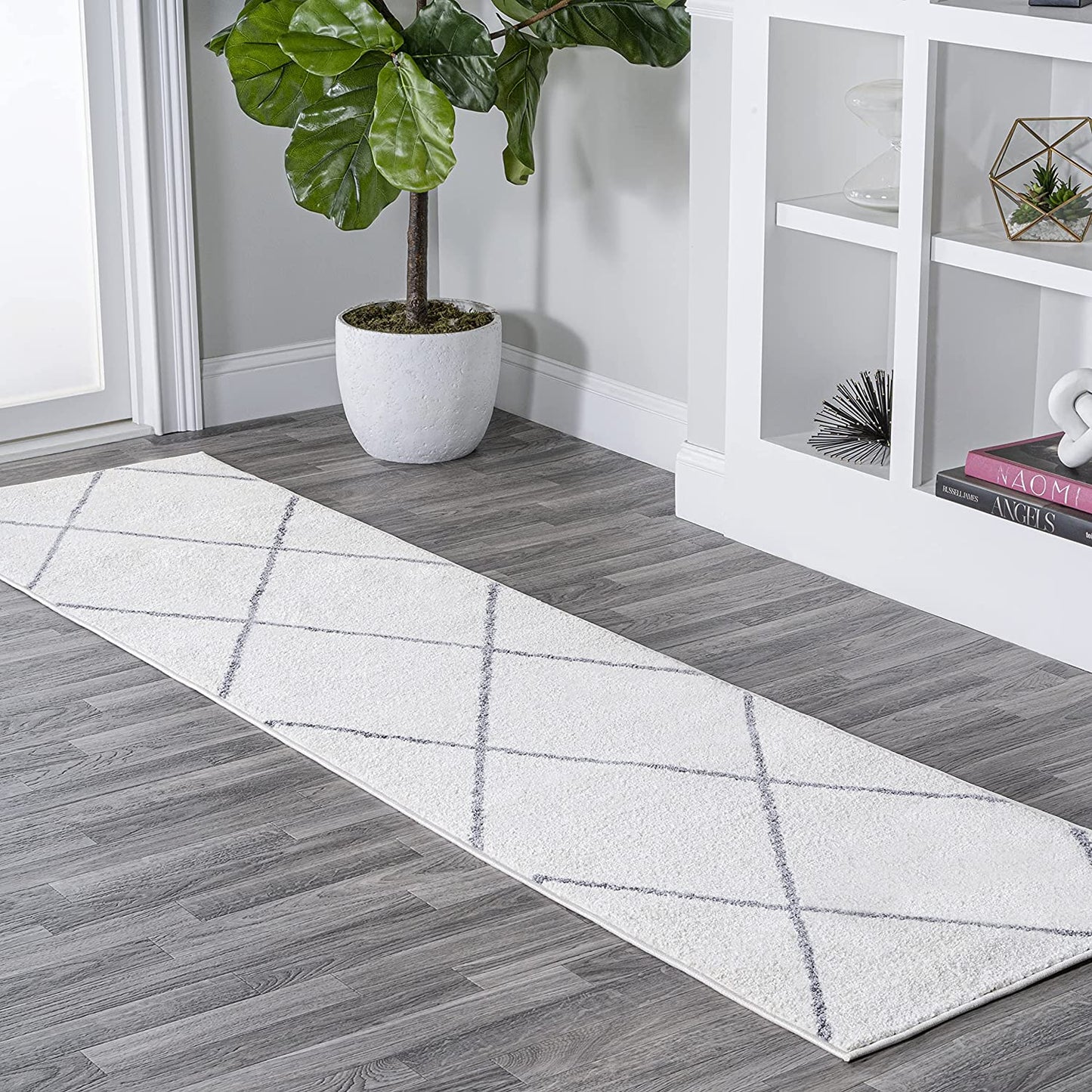 Minimalist Diamond Trellis soft Area Rug