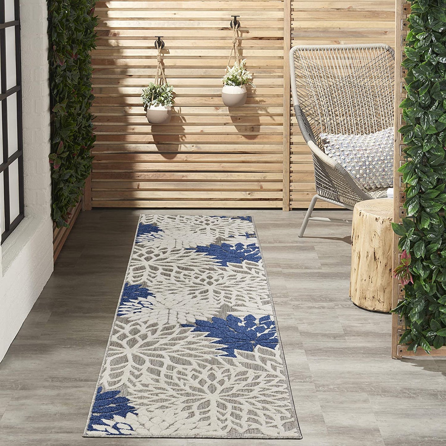 Indoor/Outdoor Floral Ivory/Navy Area Rug
