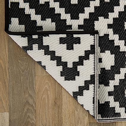 Maui Contemporary Geometric Reversible Crease-Free Waterproof Premium Recycled Plastic Outdoor Rugs - 3' x 5'