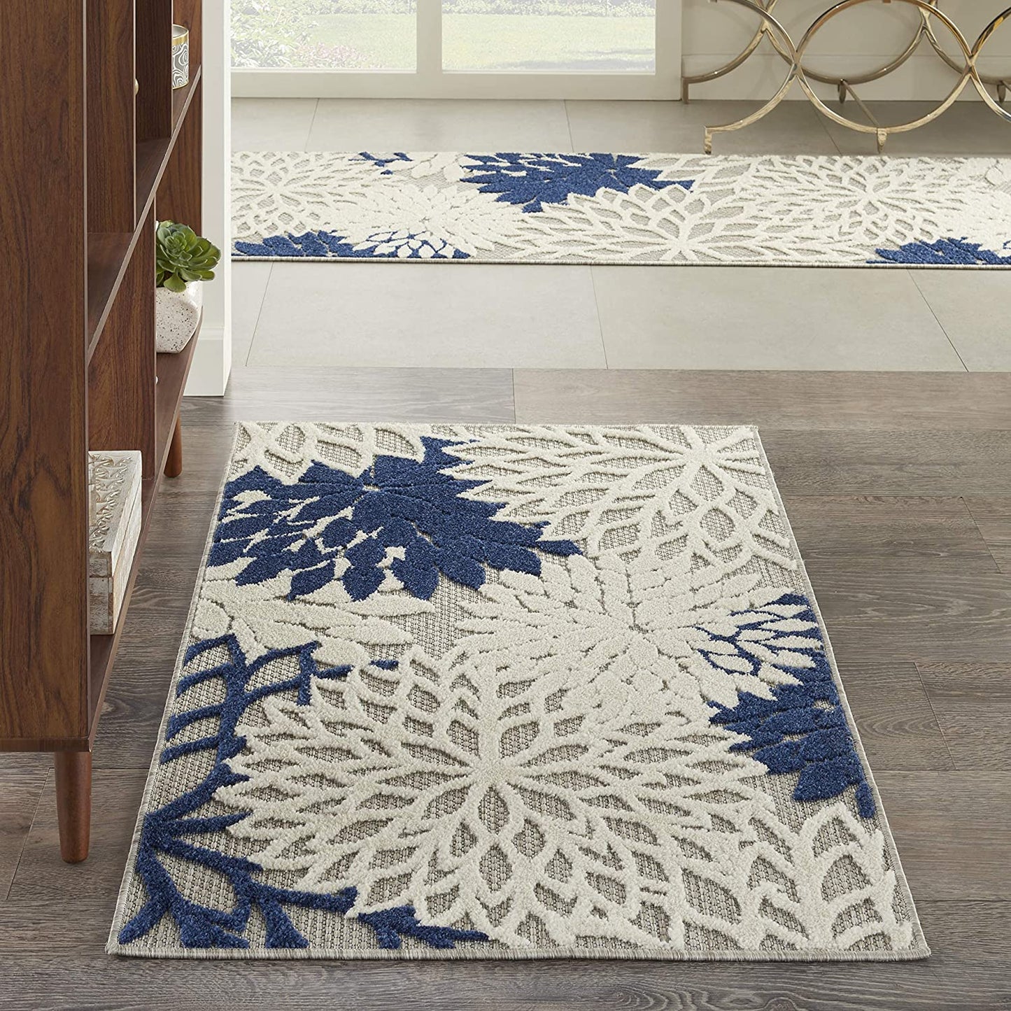 Indoor/Outdoor Floral Ivory/Navy Area Rug