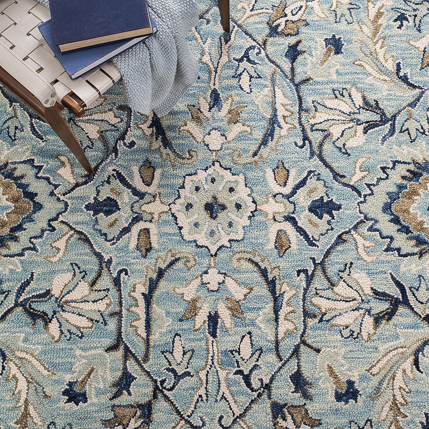 Blossom Collection Handmade Tassel Premium Wool Accent Rug Blue / Ivory