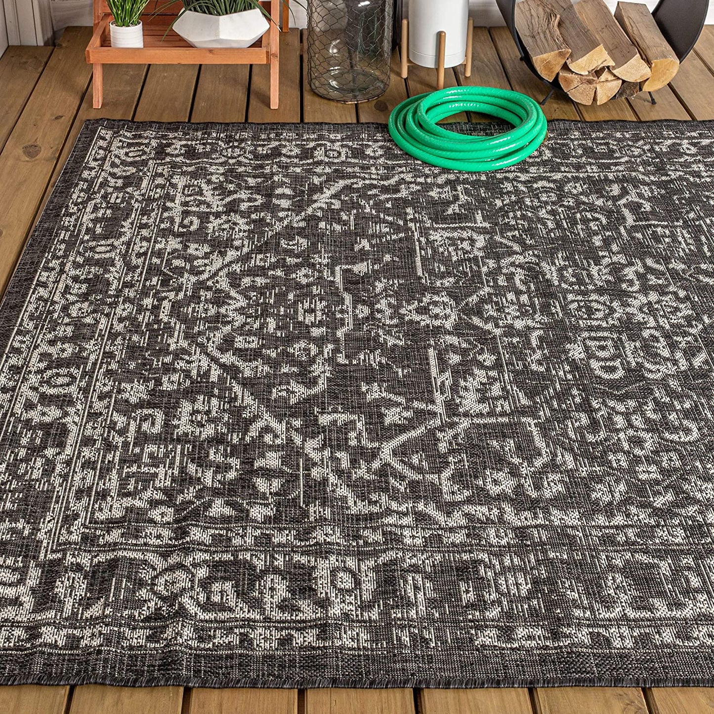 Malta Bohemian Medallion Textured Weave Indoor/Outdoor Black/Gray Area Rug