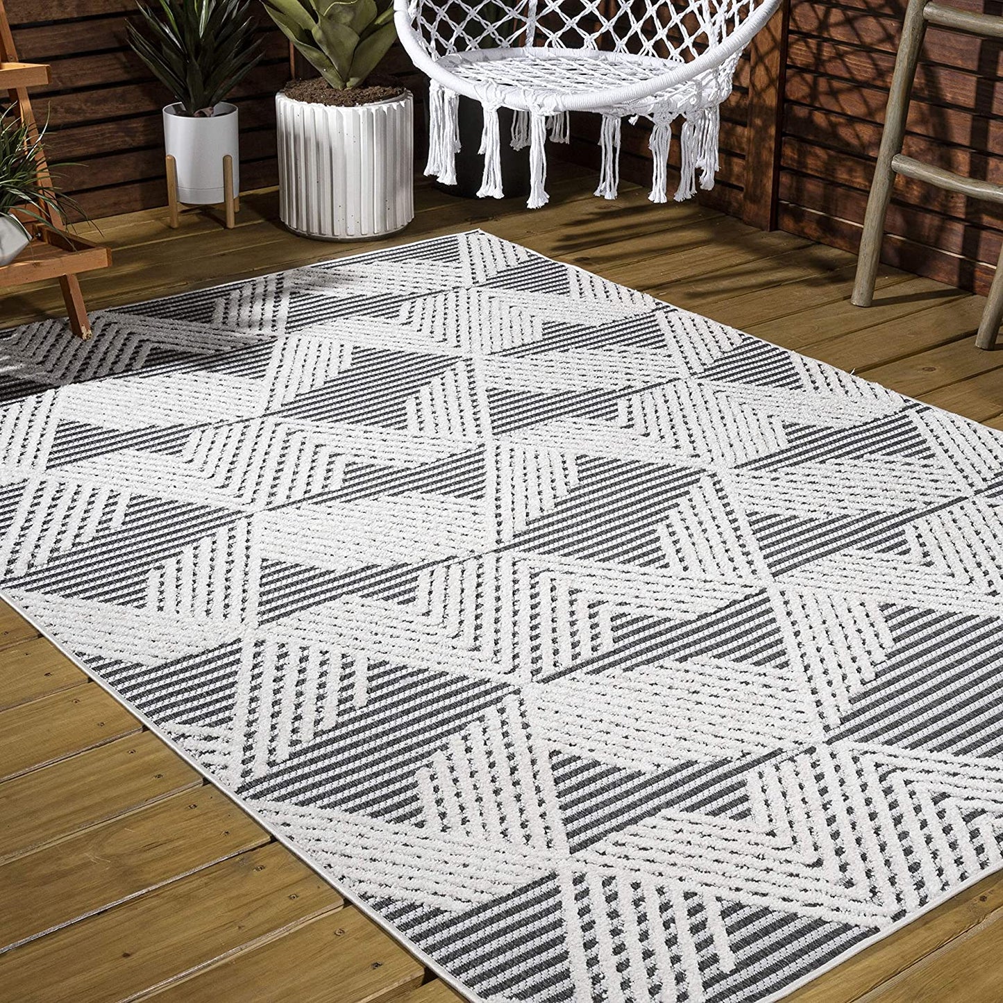Jazz High-Low Pile Art Deco Geometric Indoor/Outdoor Black/Ivory Area Rug