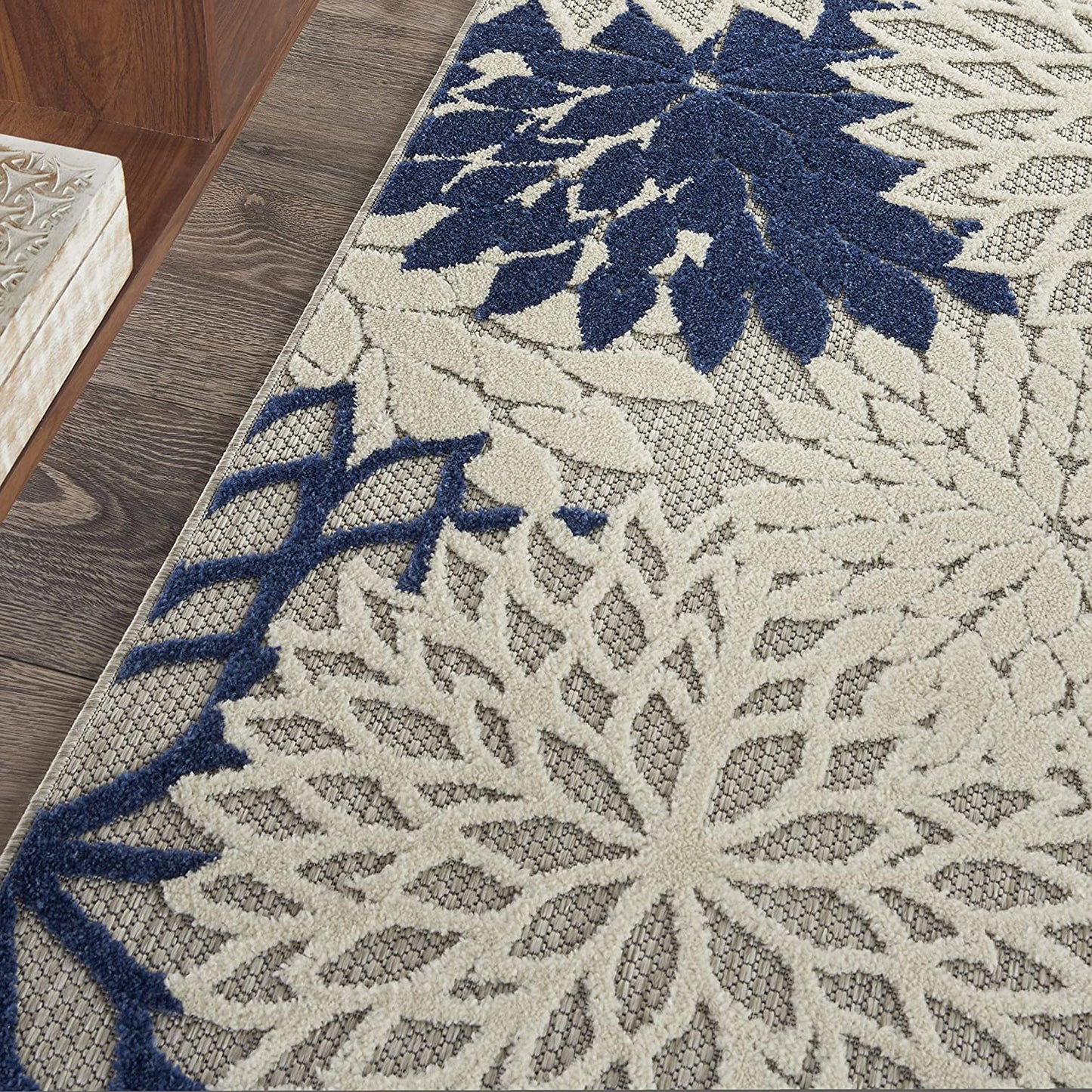 Indoor/Outdoor Floral Ivory/Navy Area Rug