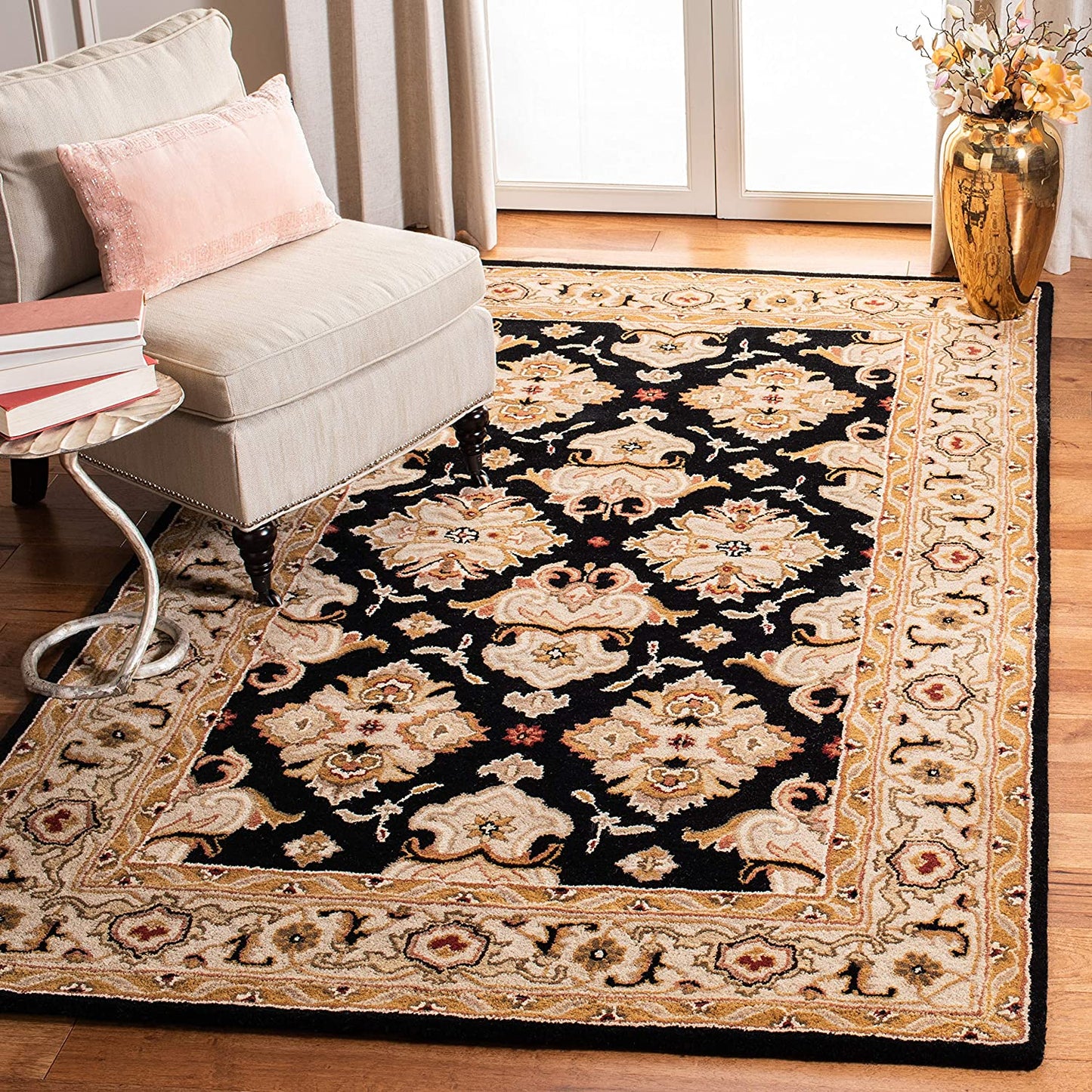 Safavieh Collection Handmade Traditional Oriental Premium Wool Accent Rug,Black / Ivory