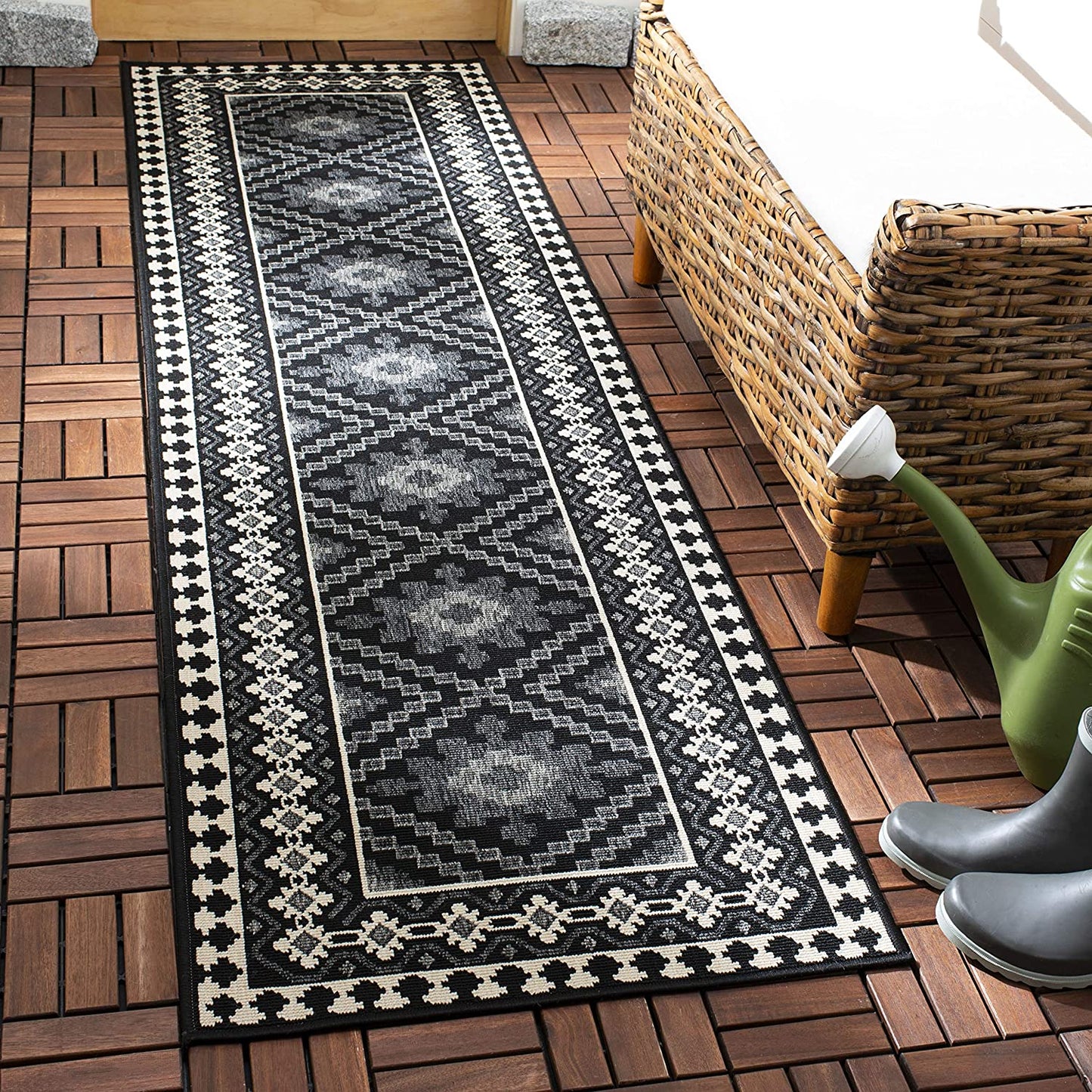 Boho Indoor/ Outdoor Patio Backyard Area Rug, Black / Cream