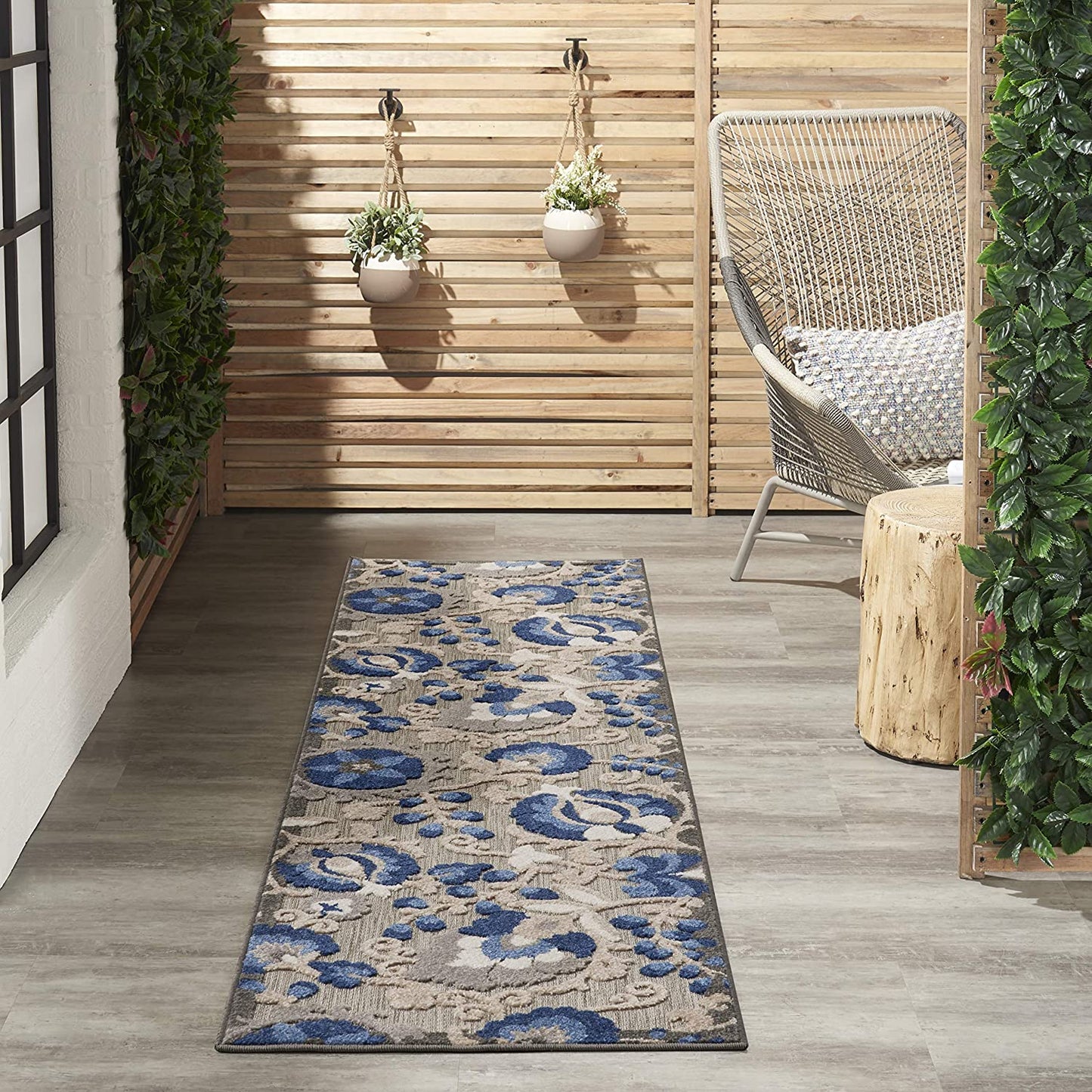 Indoor/Outdoor Floral Natural/Blue Area Rug