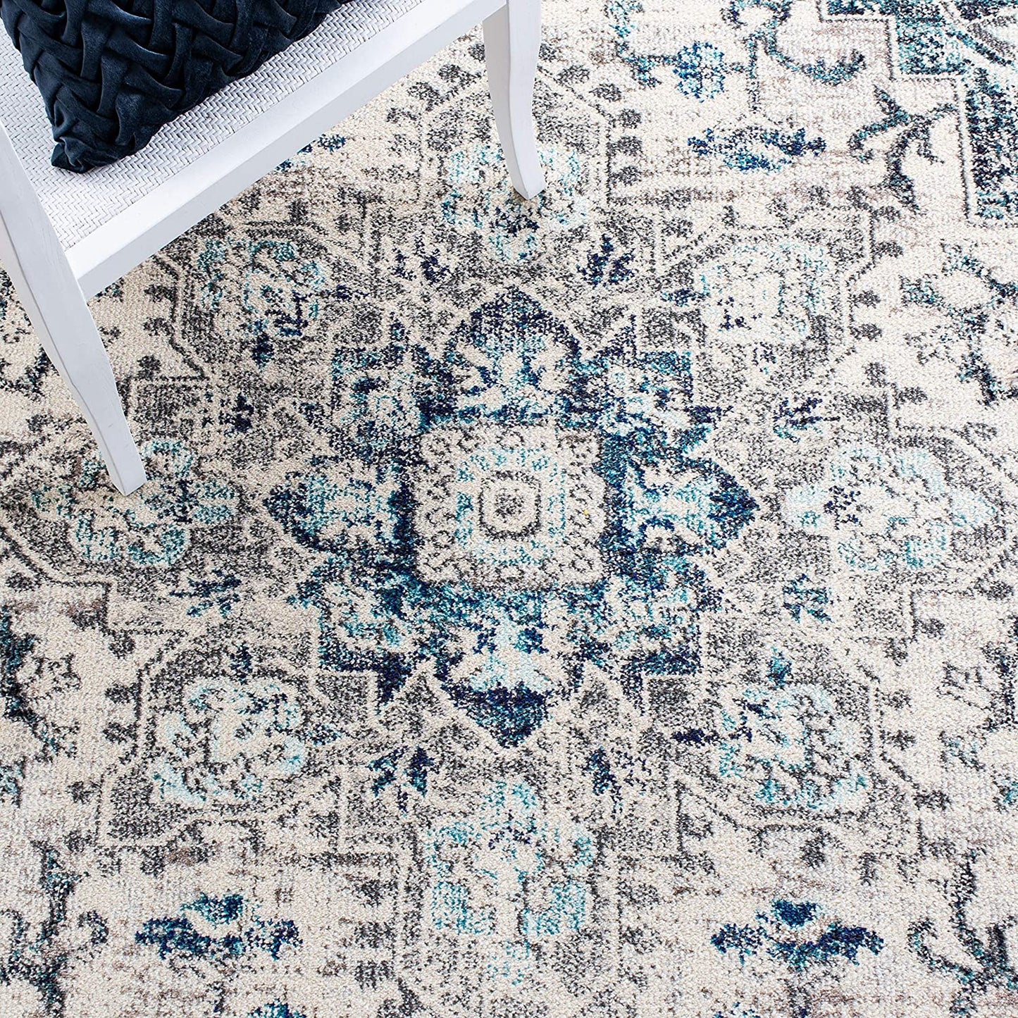 Boho Chic Medallion Distressed Soft Area Rug, Ivory / Grey