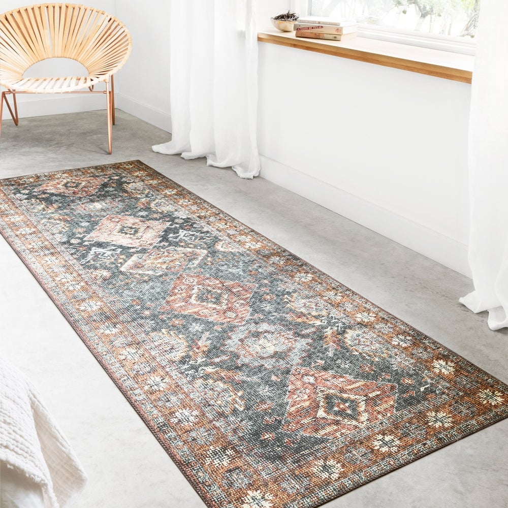 Leanne Traditional Distressed Printed Area Rug - Sea/ Rust