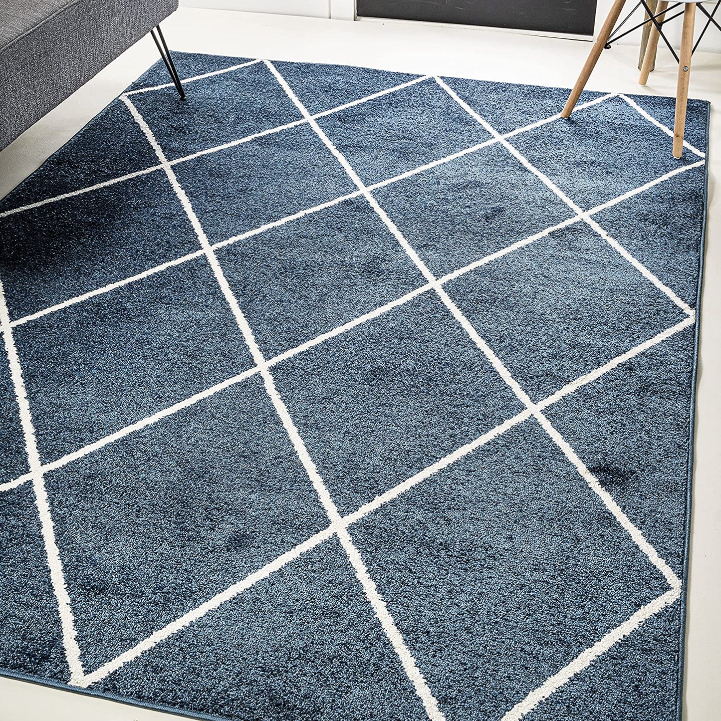 Minimalist Diamond Trellis soft Area Rug