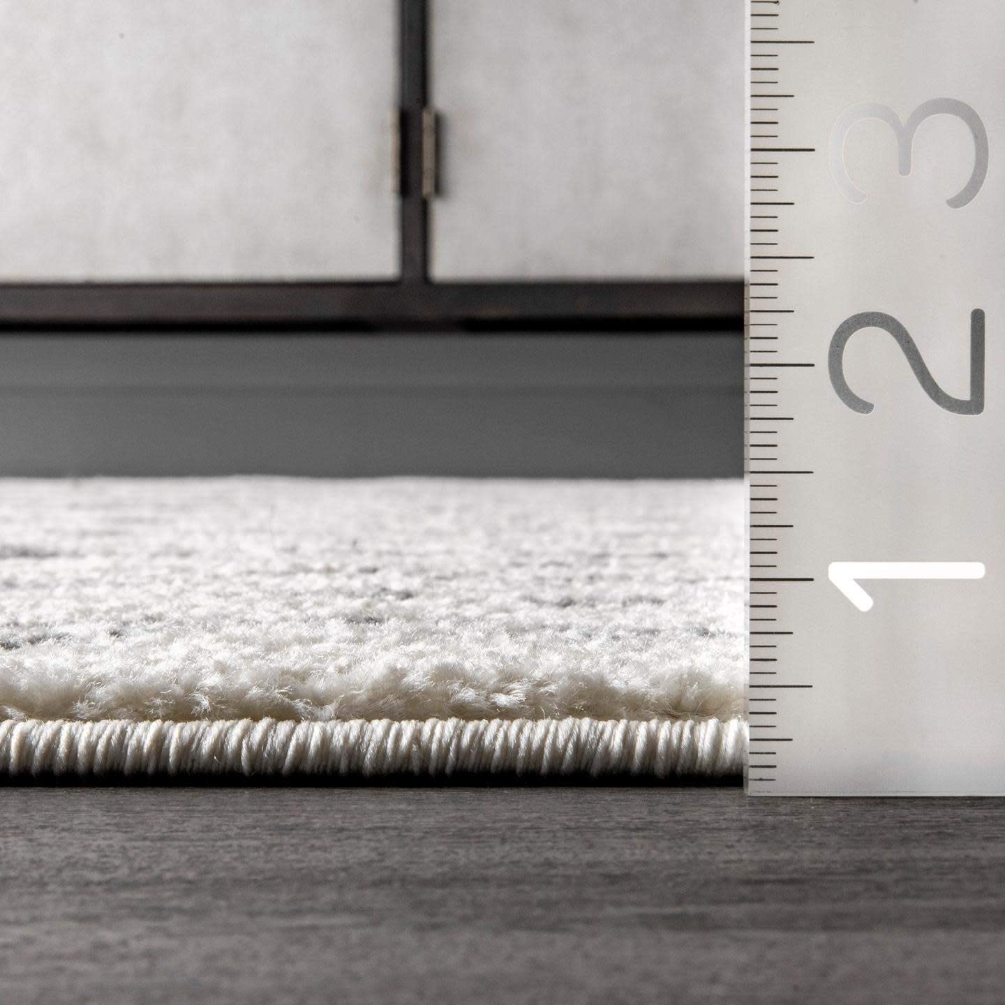 Kenzie Geometric Diamond Area Rug, Off-white