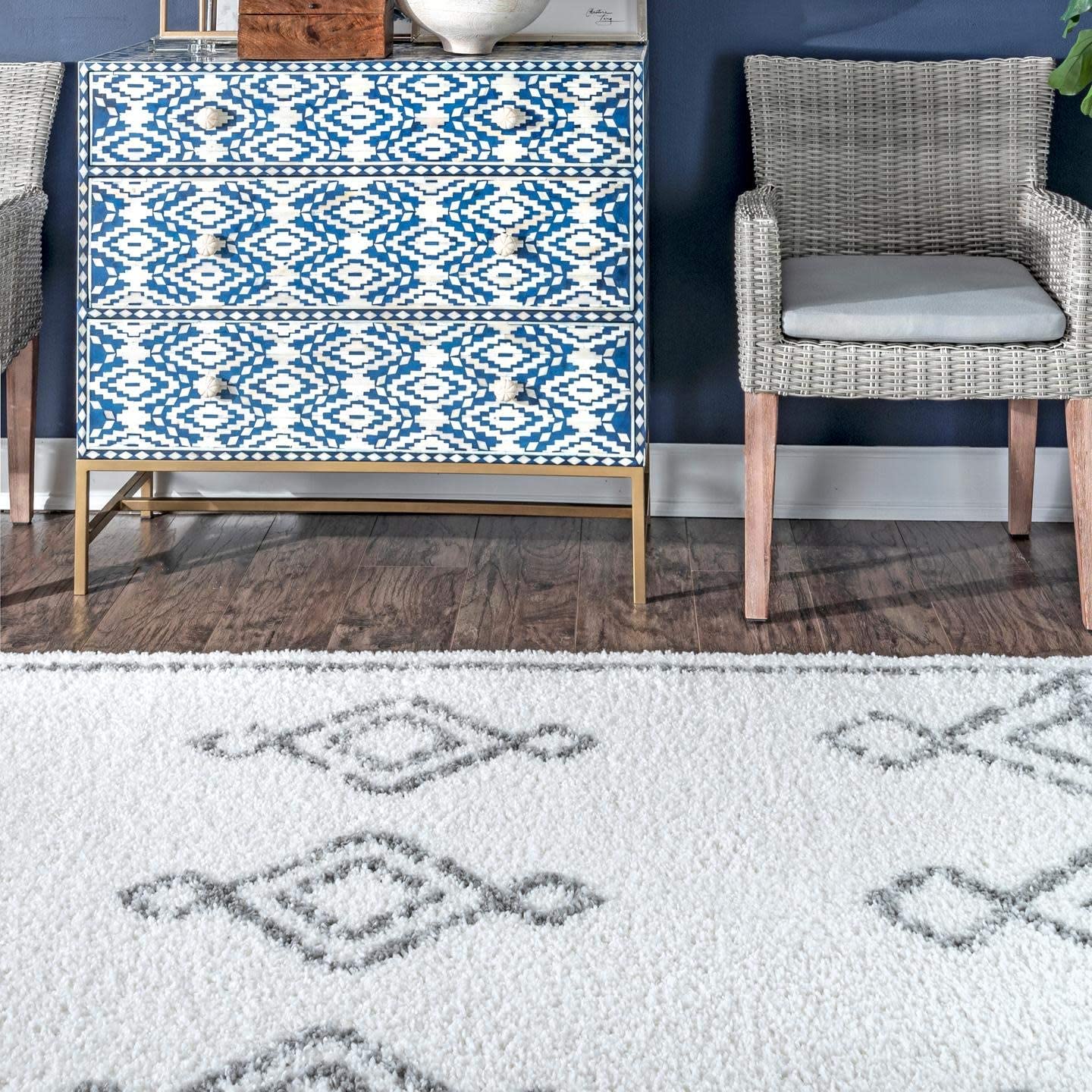 Moroccan Diamond White Grey Soft Shag Rug