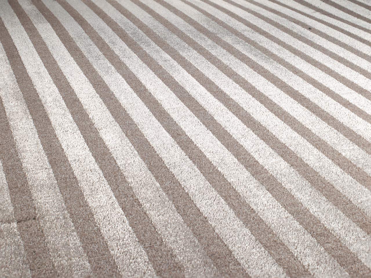 Madison Collection Beige Lines Area Rug