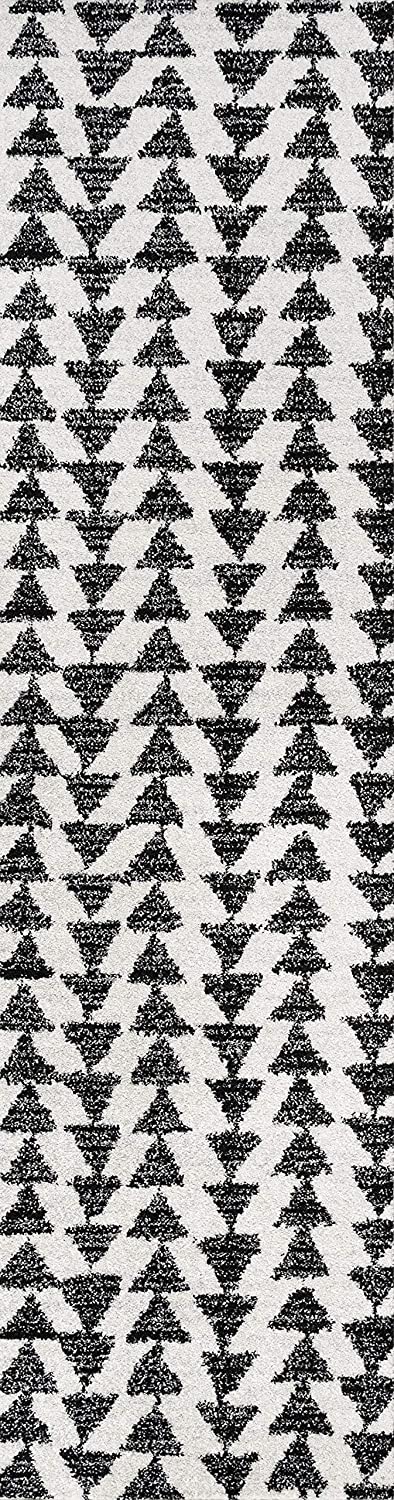 Aisha Moroccan Triangle Geometric Area Rugs Cream,Black