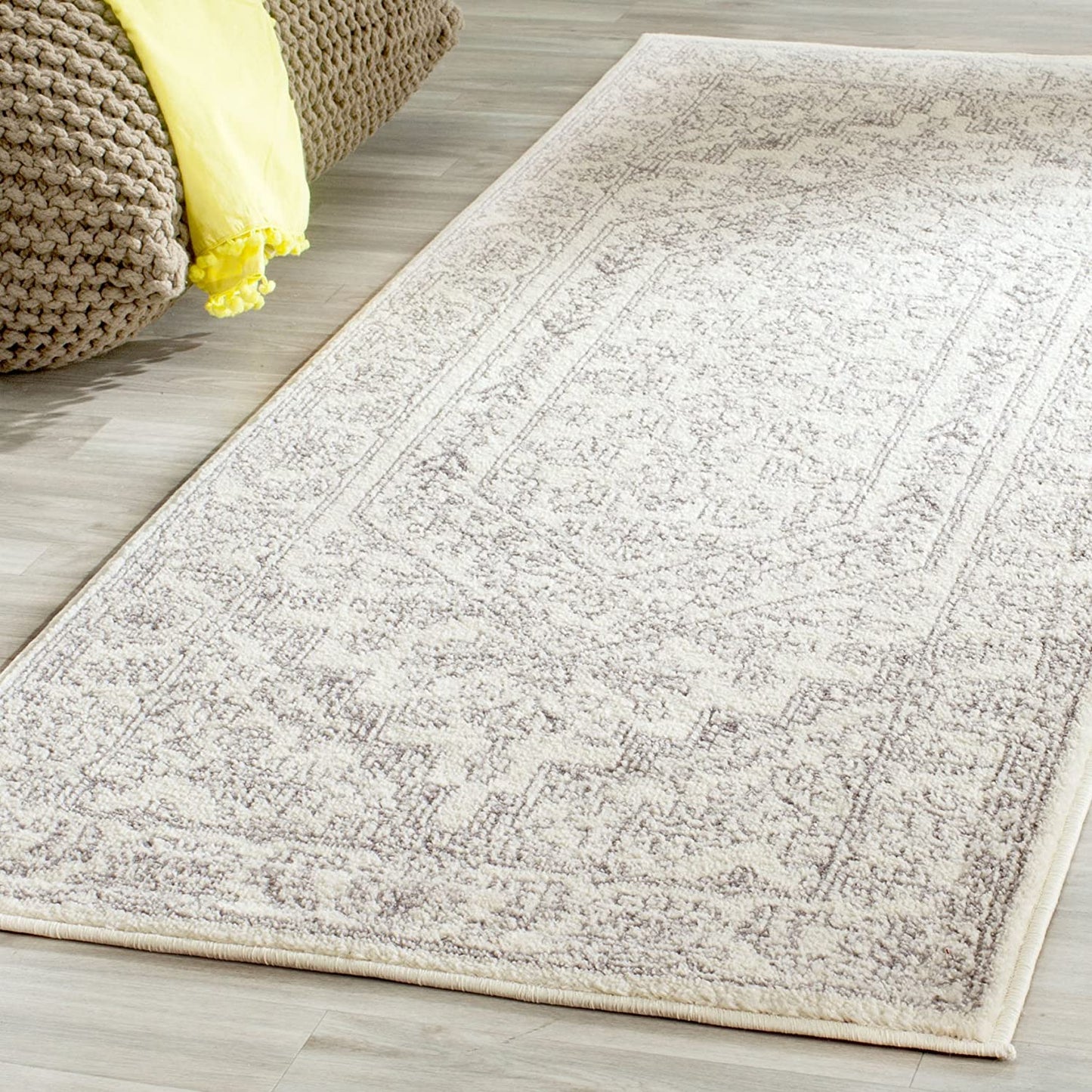 Oriental Vintage Distressed Medallion Ivory/Silver Soft Area Rug