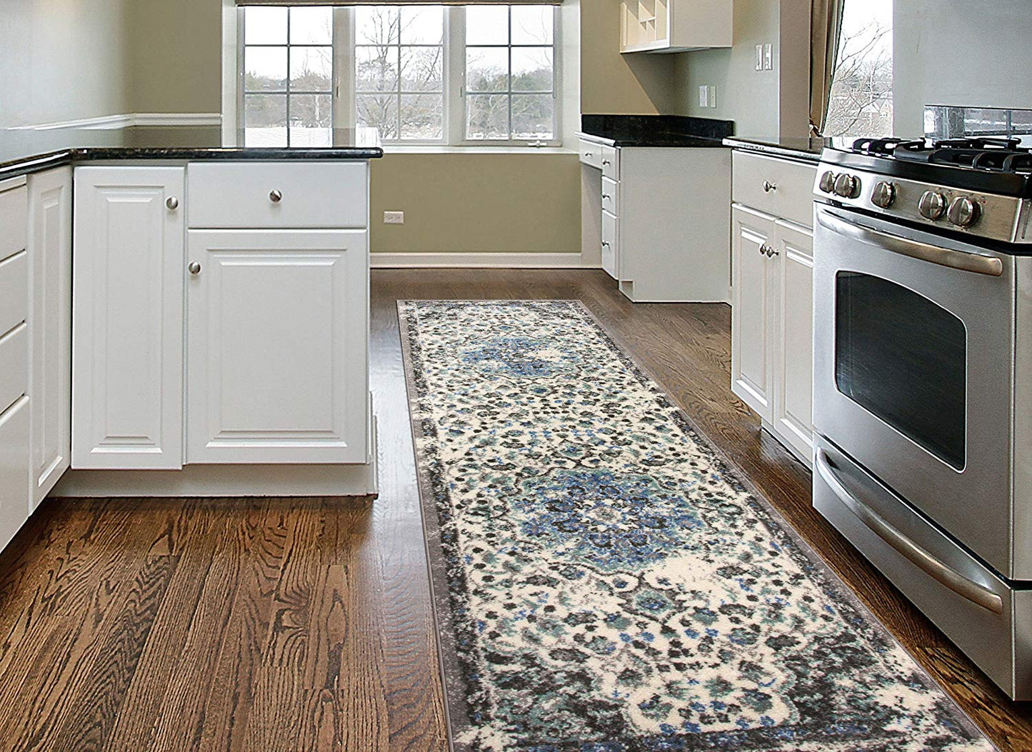 Traditional Distressed Ivory Gray Area Rug