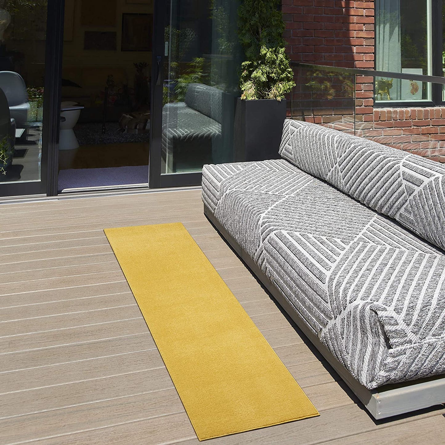 Solid Contemporary Yellow Indoor/Outdoor Area Rug