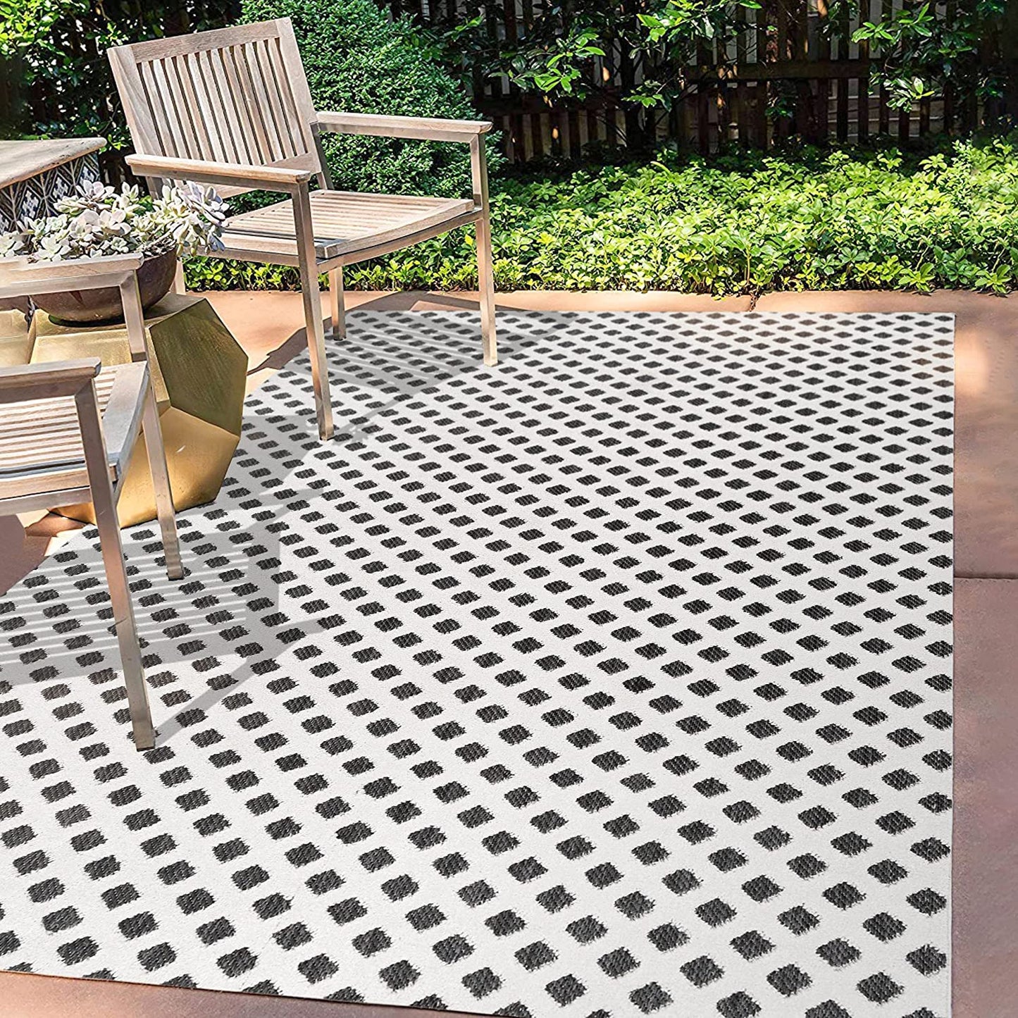 Rabat Mini-Diamond Trellis Indoor/Outdoor White/Black Area Rug