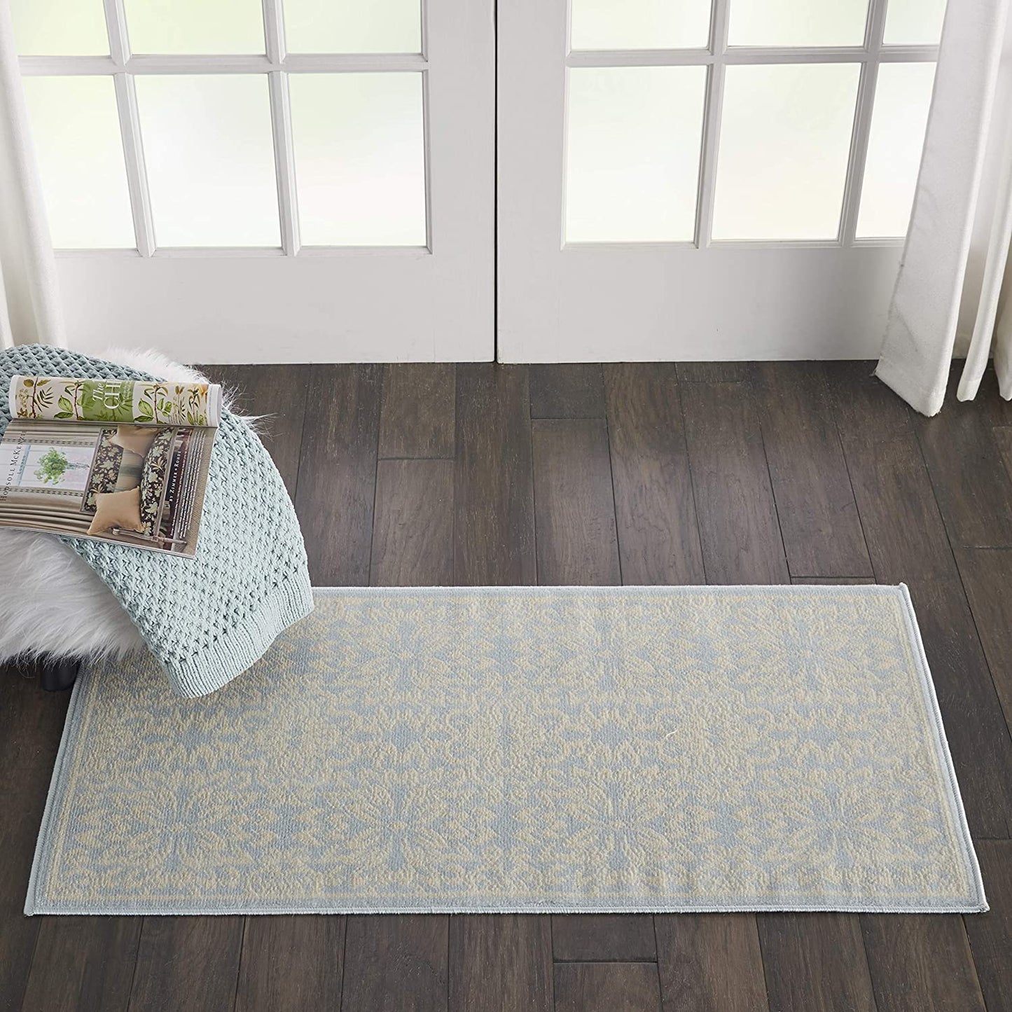 Transitional Floral Ivory/Light Blue Area Rug