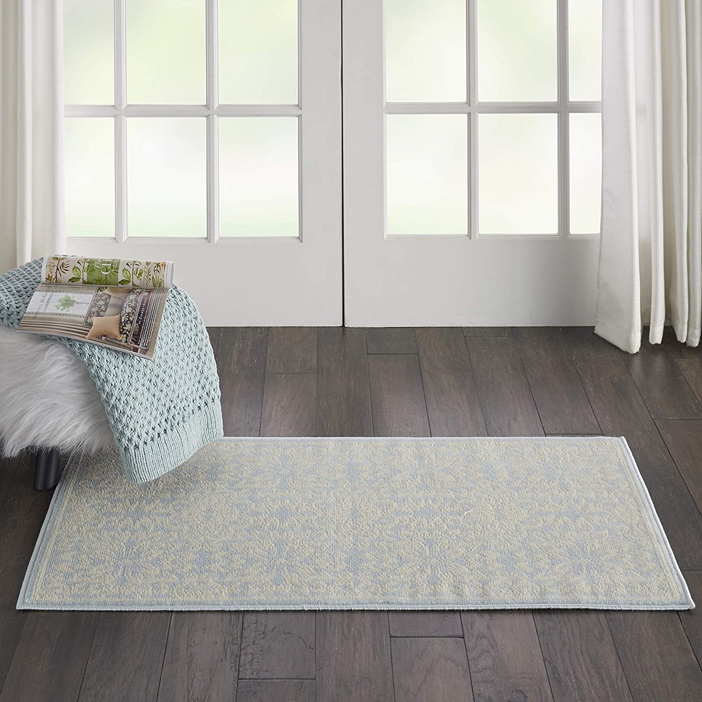 Transitional Floral Ivory/Light Blue Area Rug