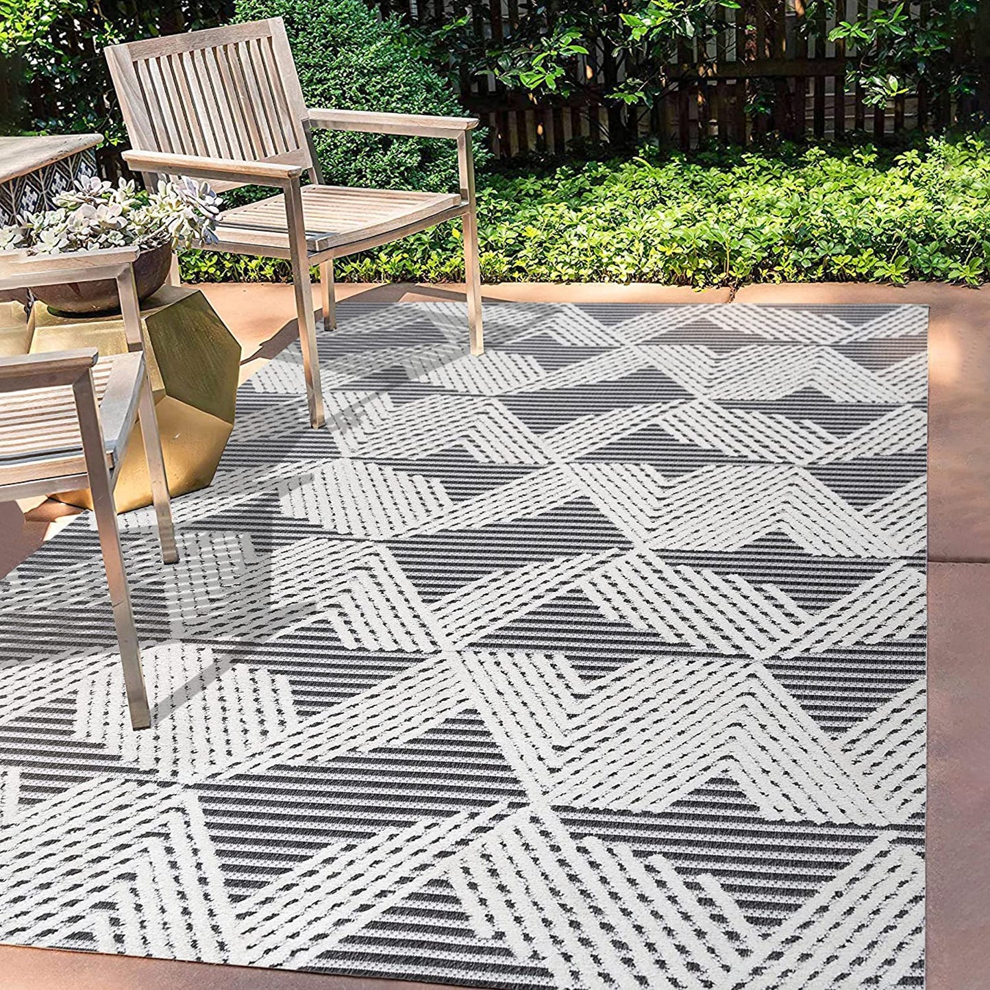 Jazz High-Low Pile Art Deco Geometric Indoor/Outdoor Black/Ivory Area Rug