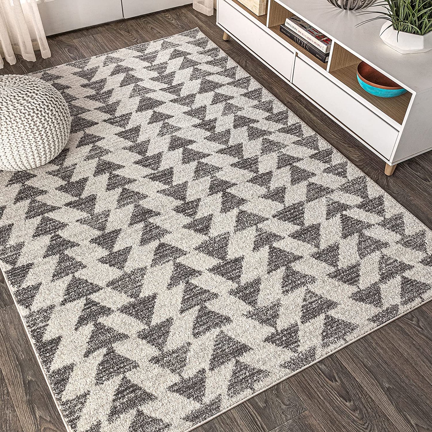 Aisha Moroccan Triangle Geometric Area Rugs Cream Gray