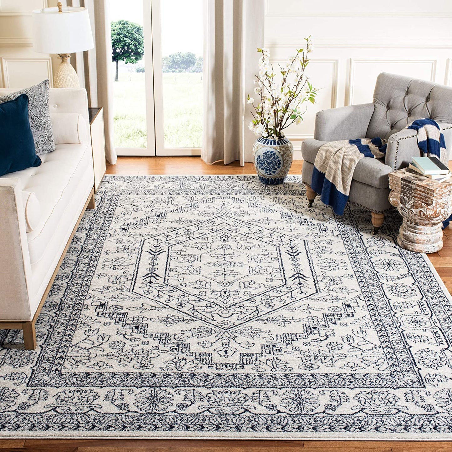 Oriental Vintage Distressed Medallion Ivory/Navy Soft Area Rug