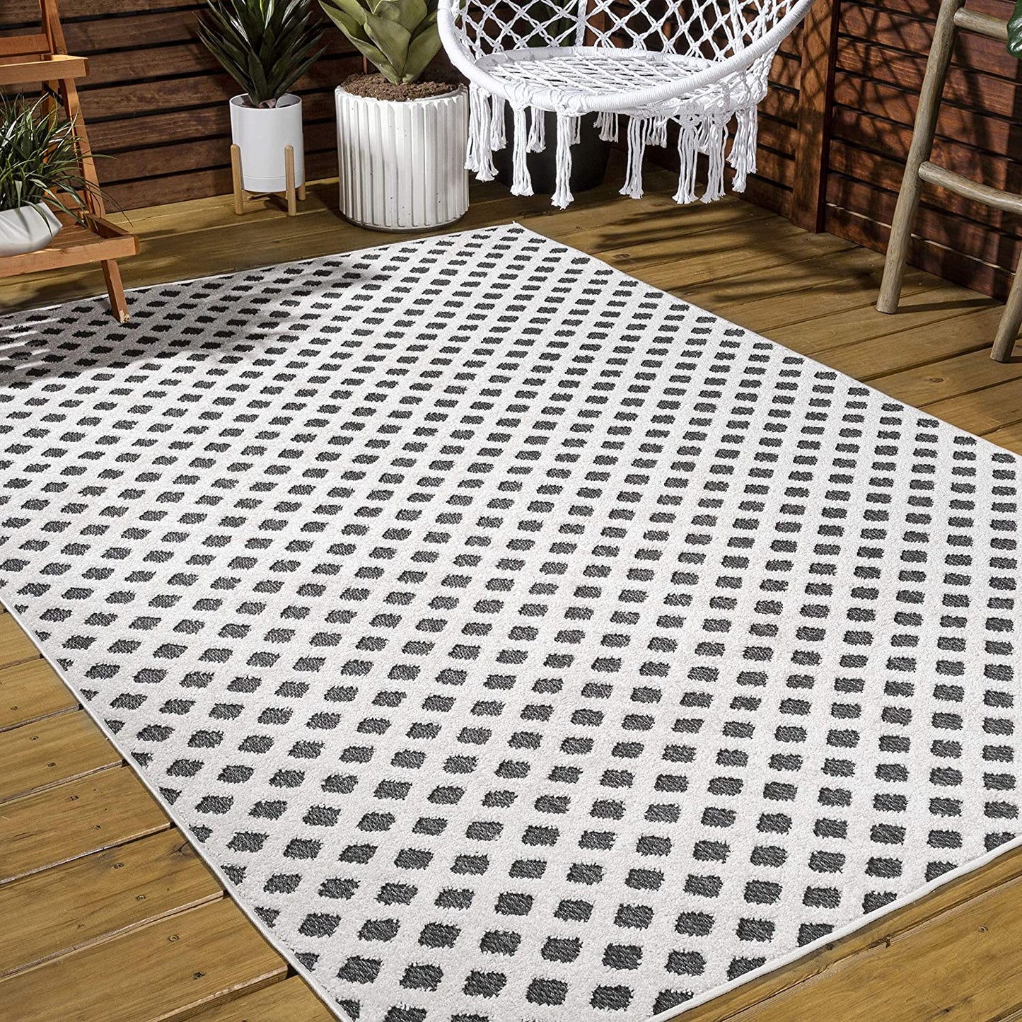 Rabat Mini-Diamond Trellis Indoor/Outdoor White/Black Area Rug