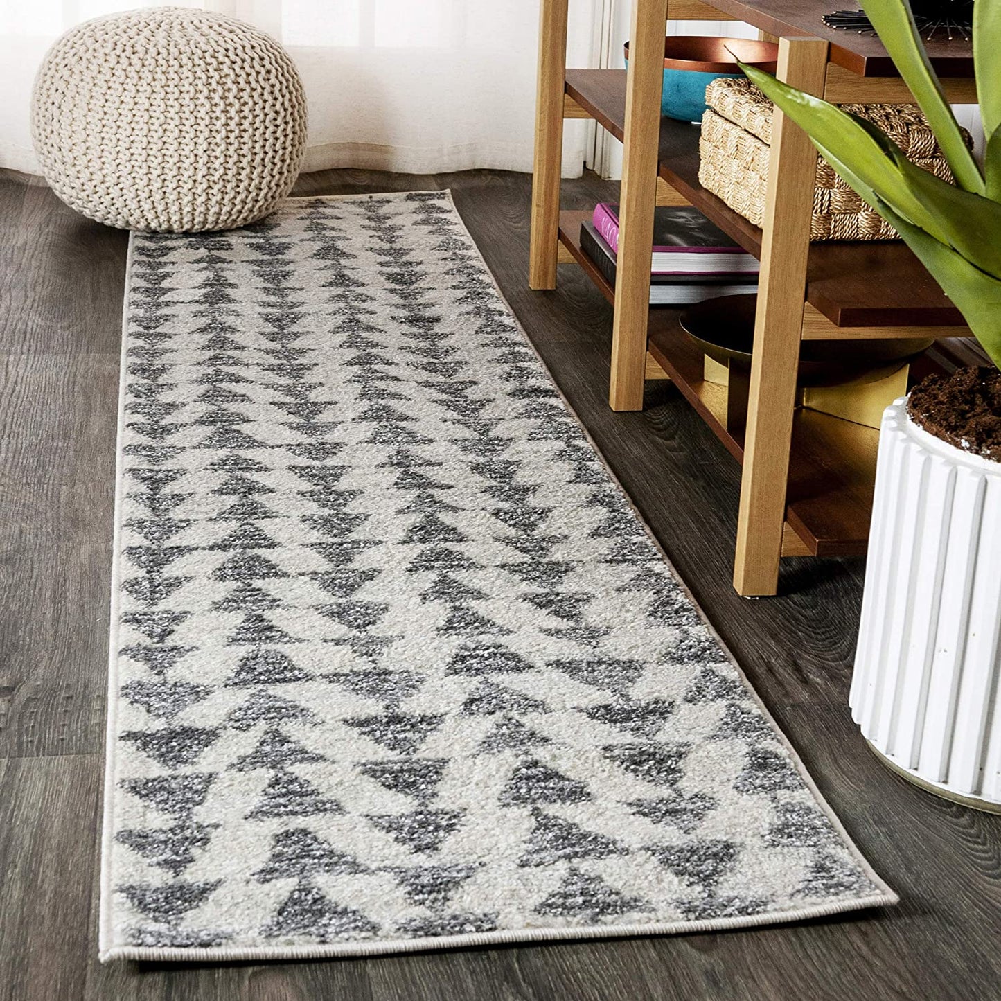 Aisha Moroccan Triangle Geometric Area Rugs Cream Gray