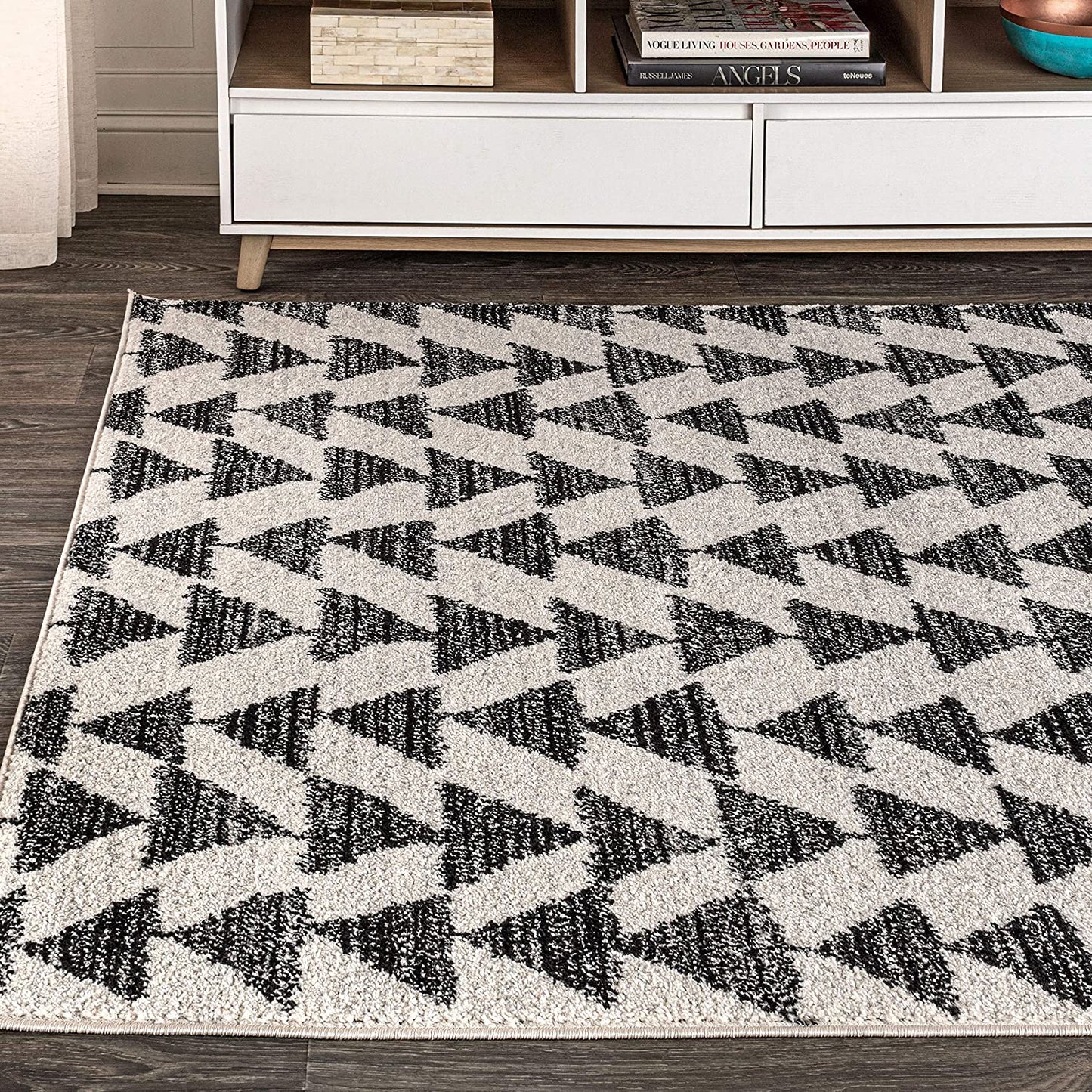 Aisha Moroccan Triangle Geometric Area Rugs Cream,Black