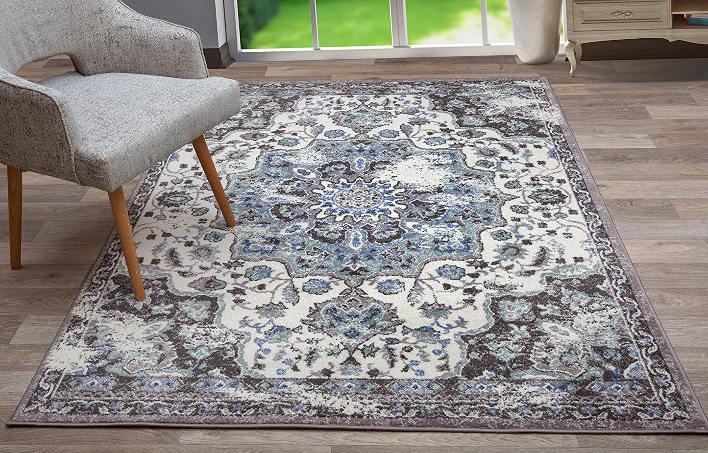 Traditional Distressed Ivory Gray Area Rug