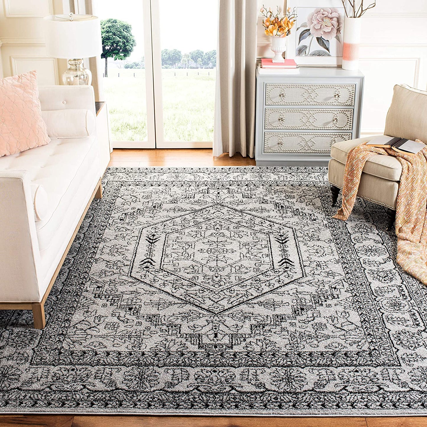 Oriental Vintage Distressed Medallion Silver/Black Soft Area Rug