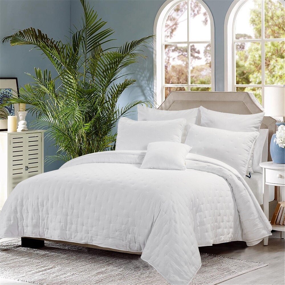 Emilie 4 Piece Crescent Stitch Quilt Set