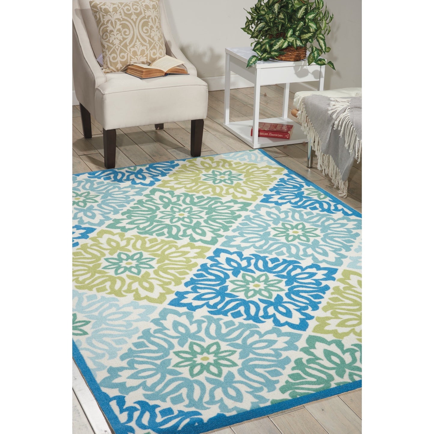 Transitional floral medallion Blue/Green Indoor/ Outdoor Area Rugs