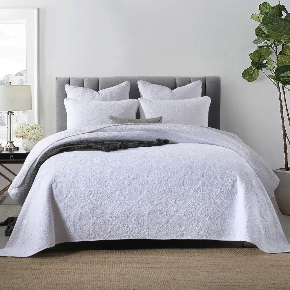 Paolina Reversible 3 Piece Medallion Quilt Set
