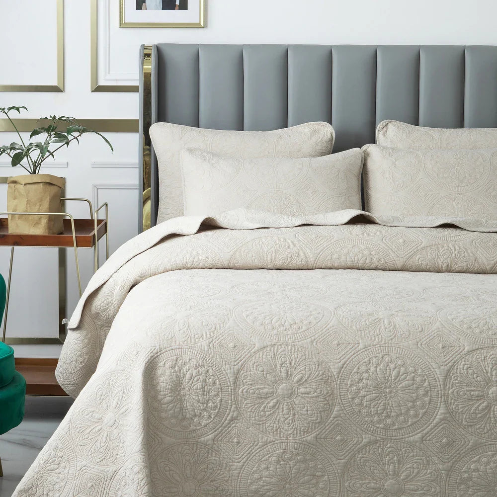 Paolina Reversible 3 Piece Medallion Quilt Set