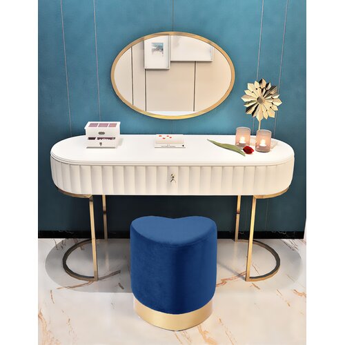 Heart Shape Velvet Pouf