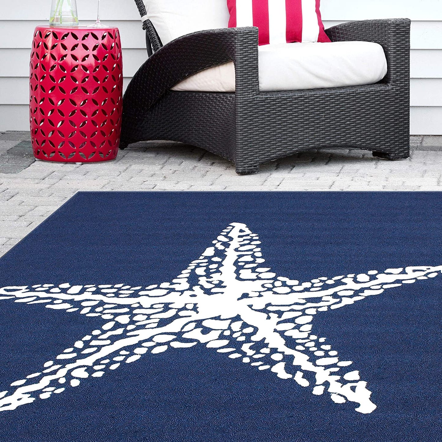 Marine Hand Hooked Indoor/Outdoor Accent Rug